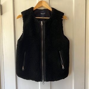 Fleece vest hi-low hem